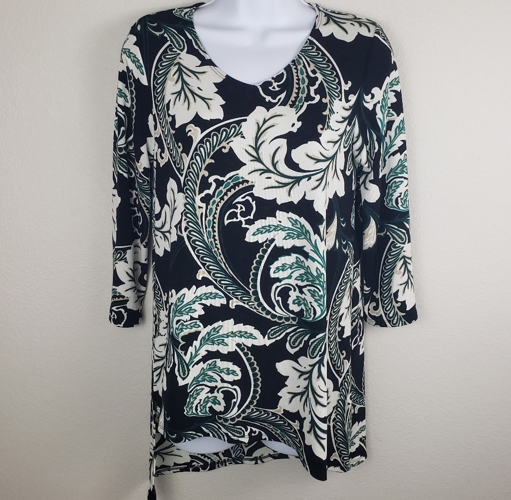 Chico's Size 0 Travelers Green And Black Asymmetrical Hemline Top Women's Size S